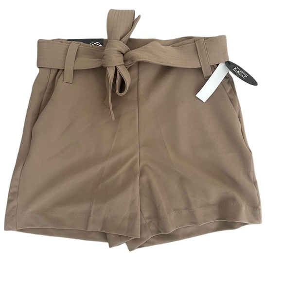 NWT Women's High Rise Belted Shorts - Picture 1 of 6
